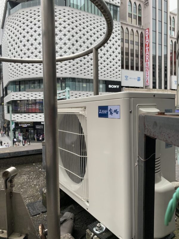 東京都中央区にてエアコンの入れ替え工事！